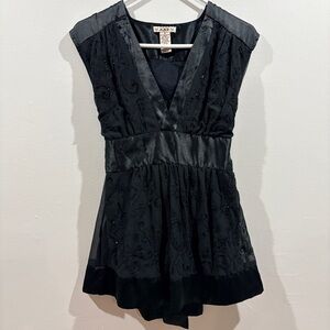 Women’s Black Embroidered Sleeveless Top Beaded V-Neck Blouse Size M